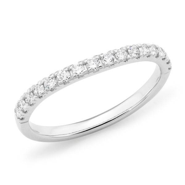 Brilliant cut diamond claw set wedding ring